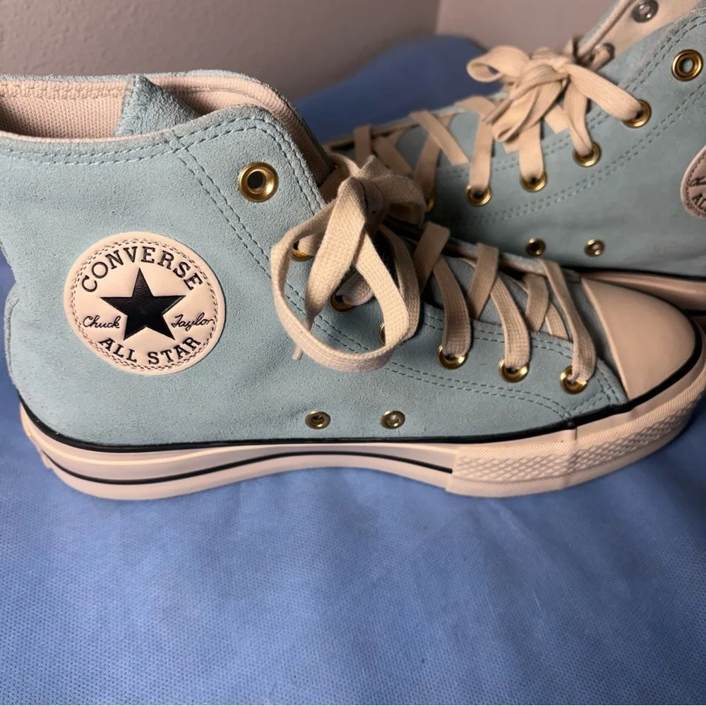 Chuck Taylor All-Star platform high-top sneakers blue suede, like new! Size 8
